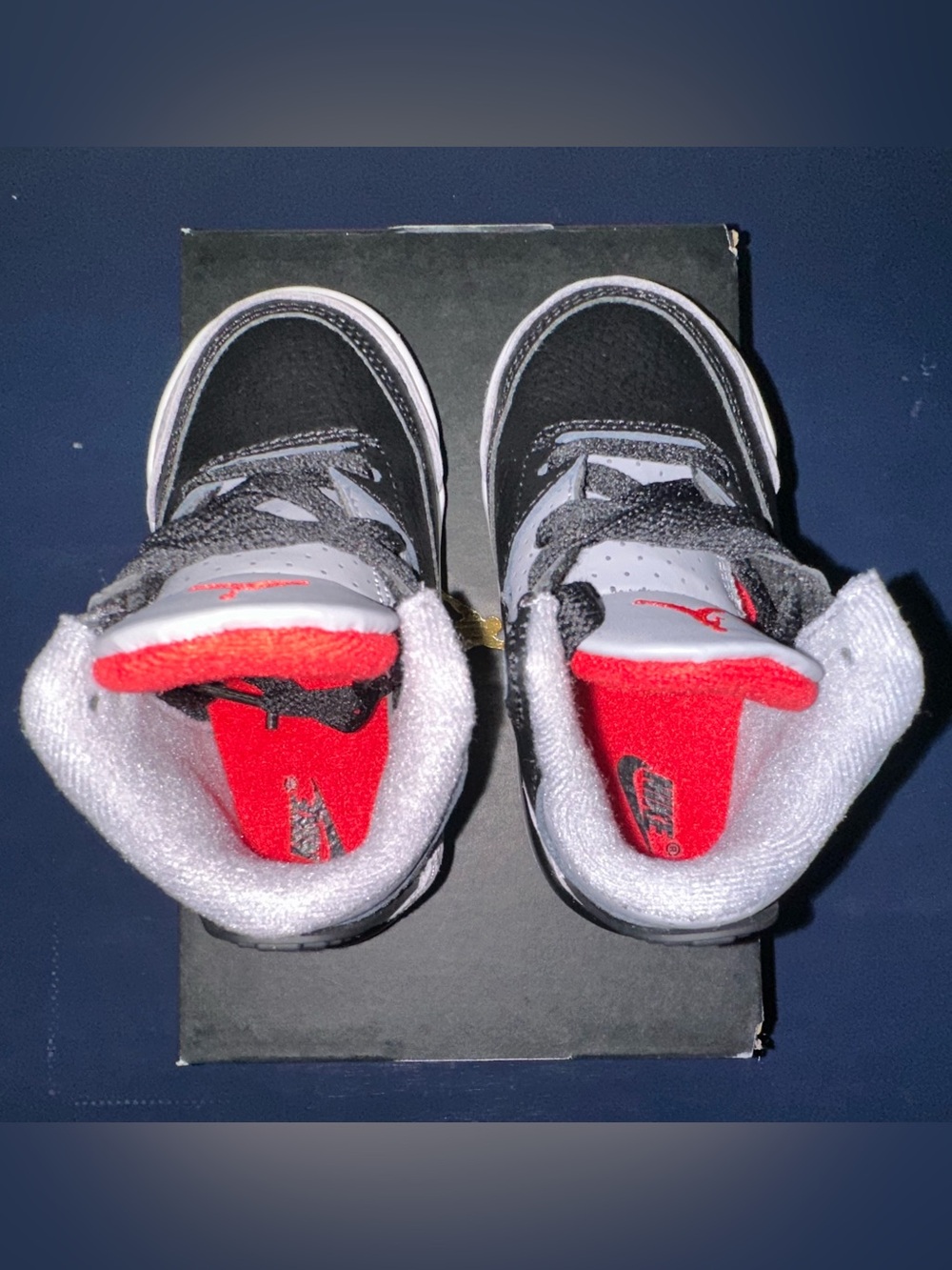 Jordan 3 Retro Black Cement Toddler Size 5C Sneaker DM0968-010 - Picture 6 of 9